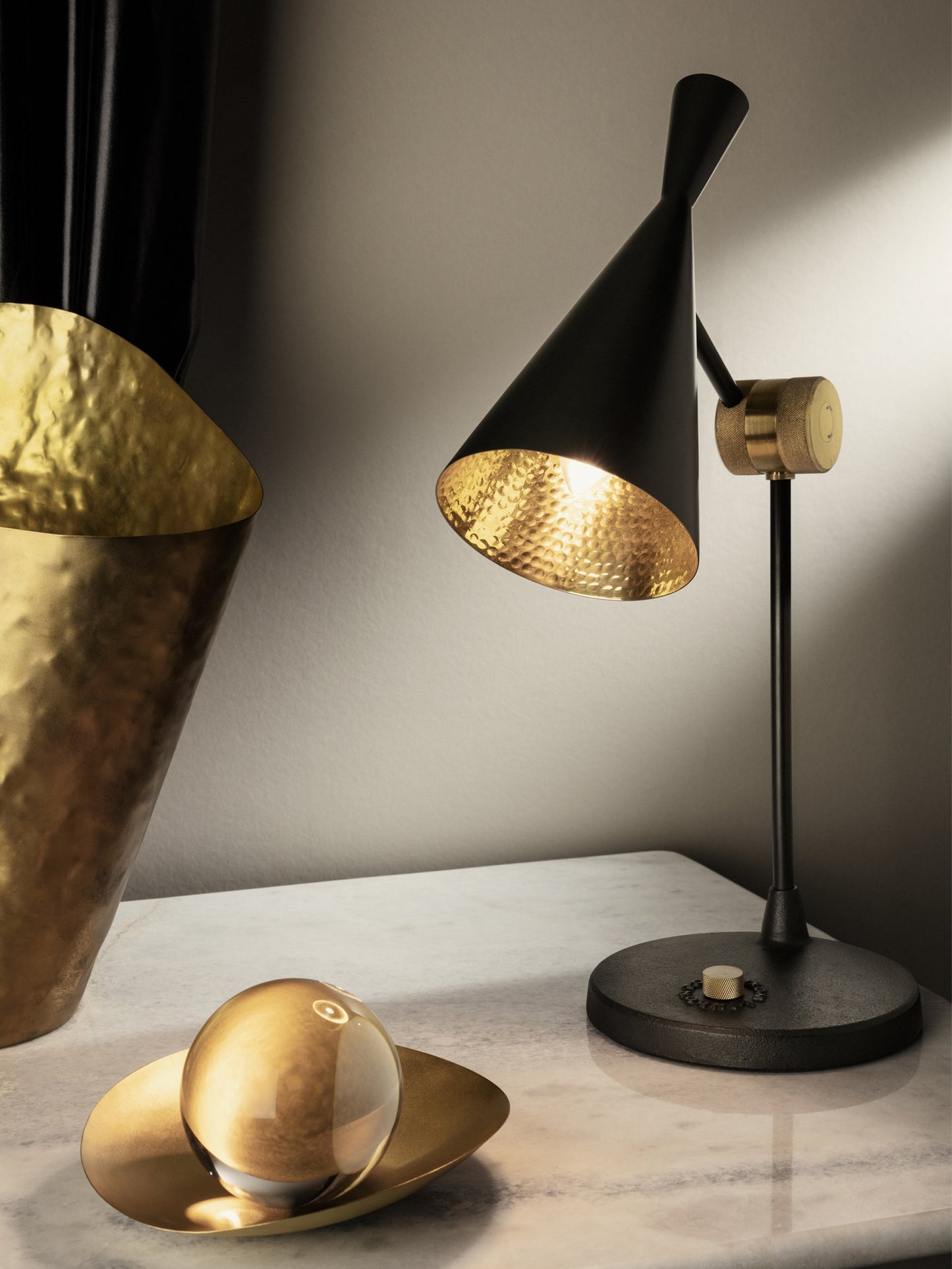 Beat Table Black LED UN