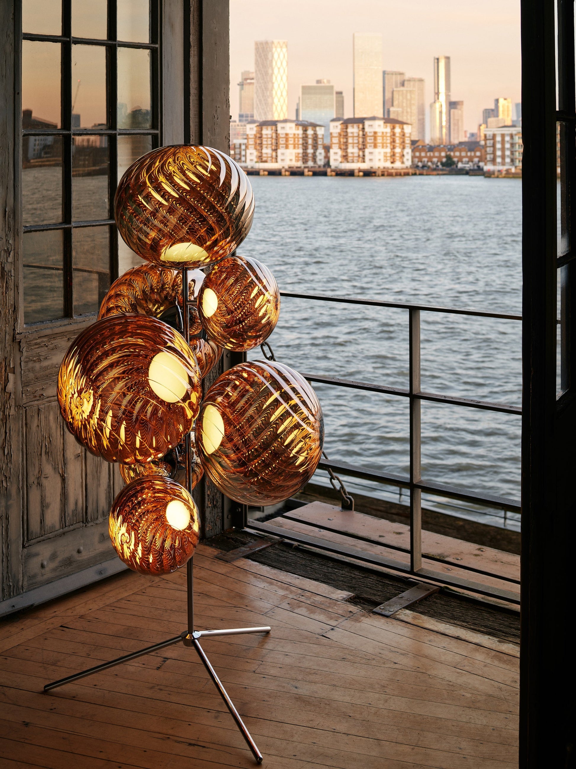 Whirl Floor Chandelier Gold LED UN (EU WHSC01GO-FUN01M1)